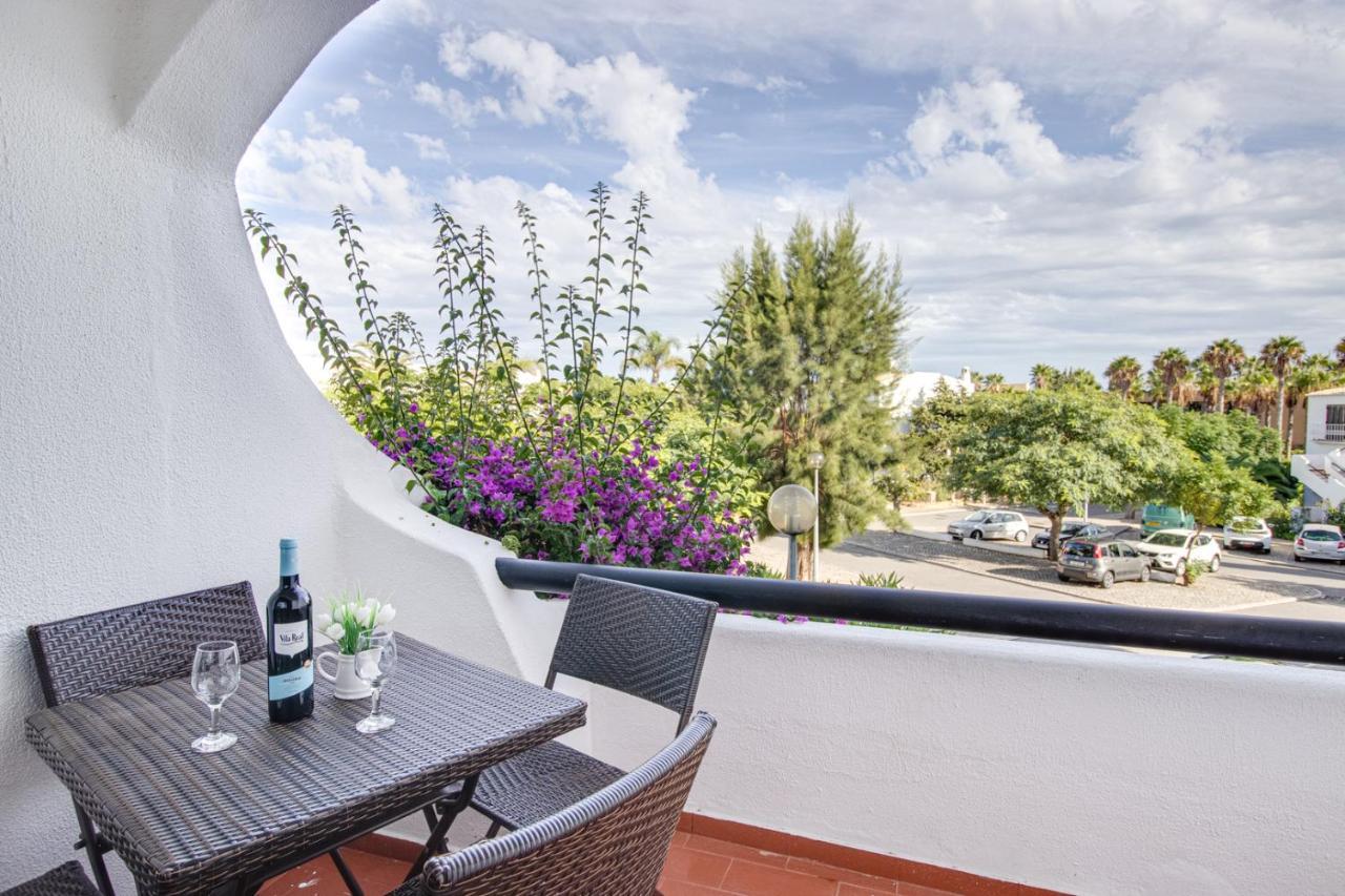 Seaside Retreat With Pool, Ac, And Fast Wi-Fi Apartamento Albufeira Exterior foto